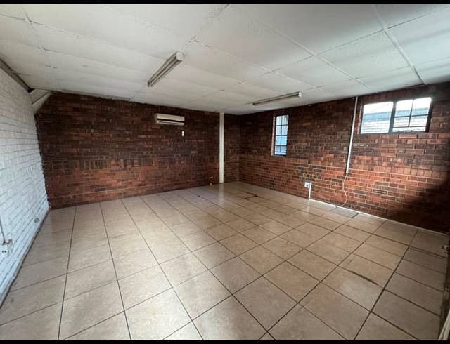 275M² WAREHOUSE TO LET IN SPARTAN